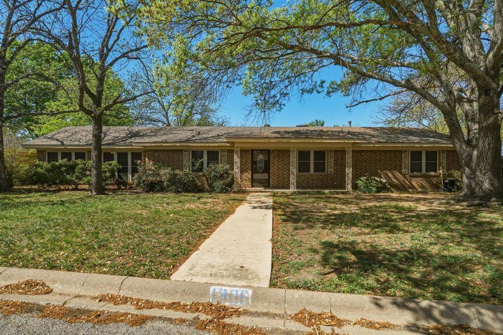 1306 Westhill Lane, Coleman, TX 76834
