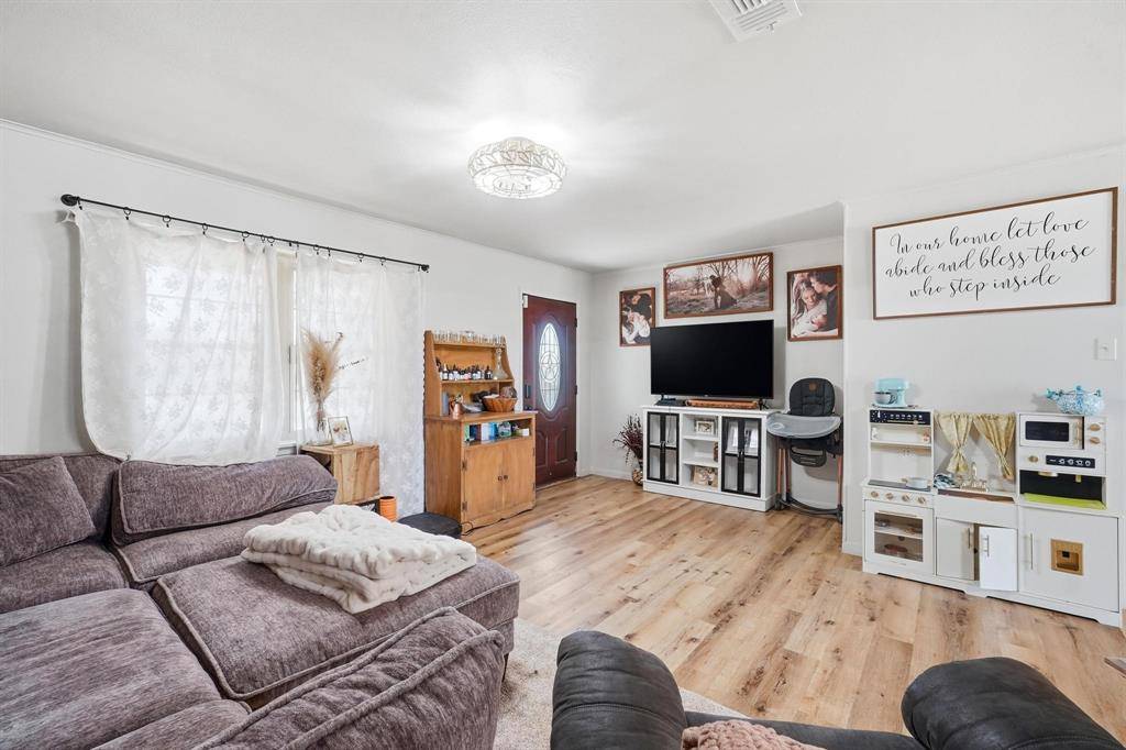 1306 Westhill Lane, Coleman, TX 76834