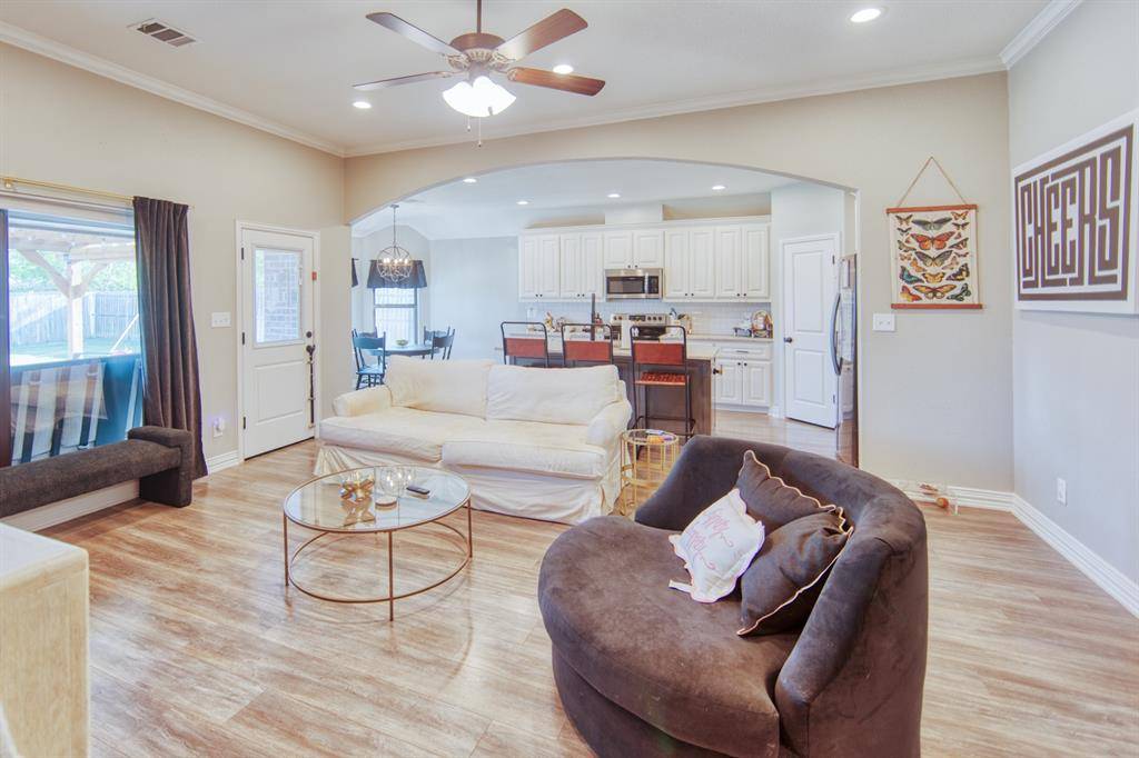 100 Prarie Grass Drive, Whitesboro, TX 76273