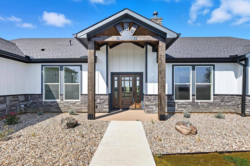 835 Club Lake Road, Whitesboro, TX 76273