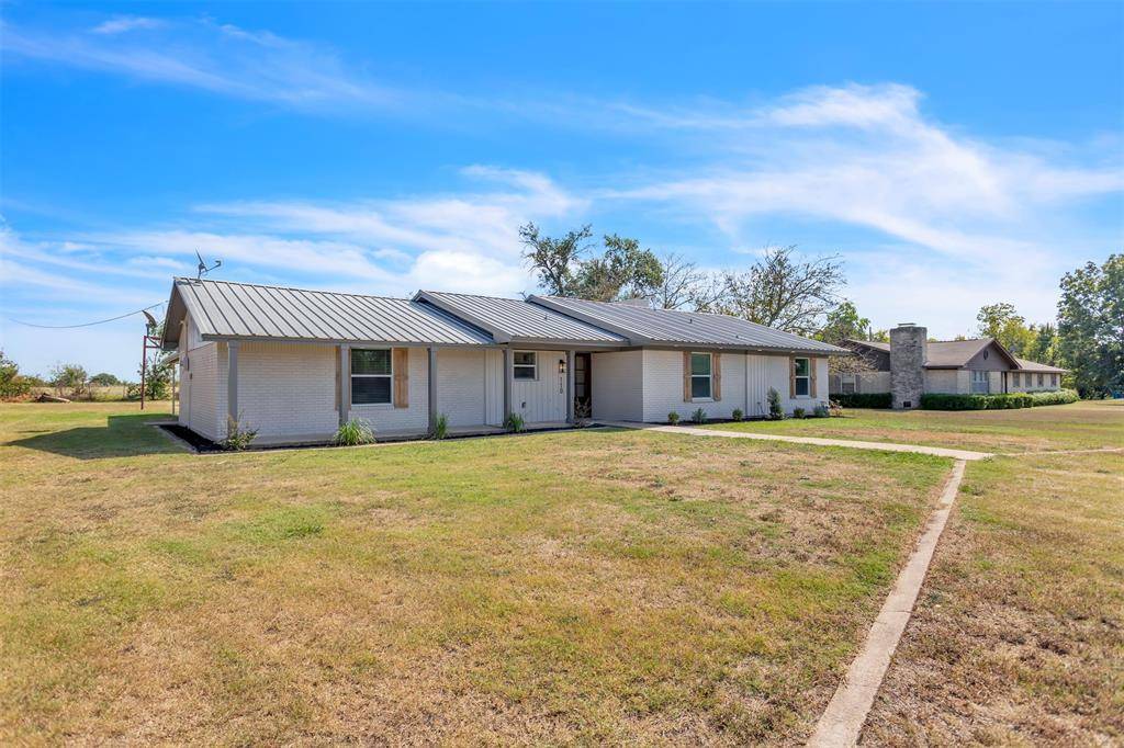 110 Twin Circle, Wortham, TX 76693