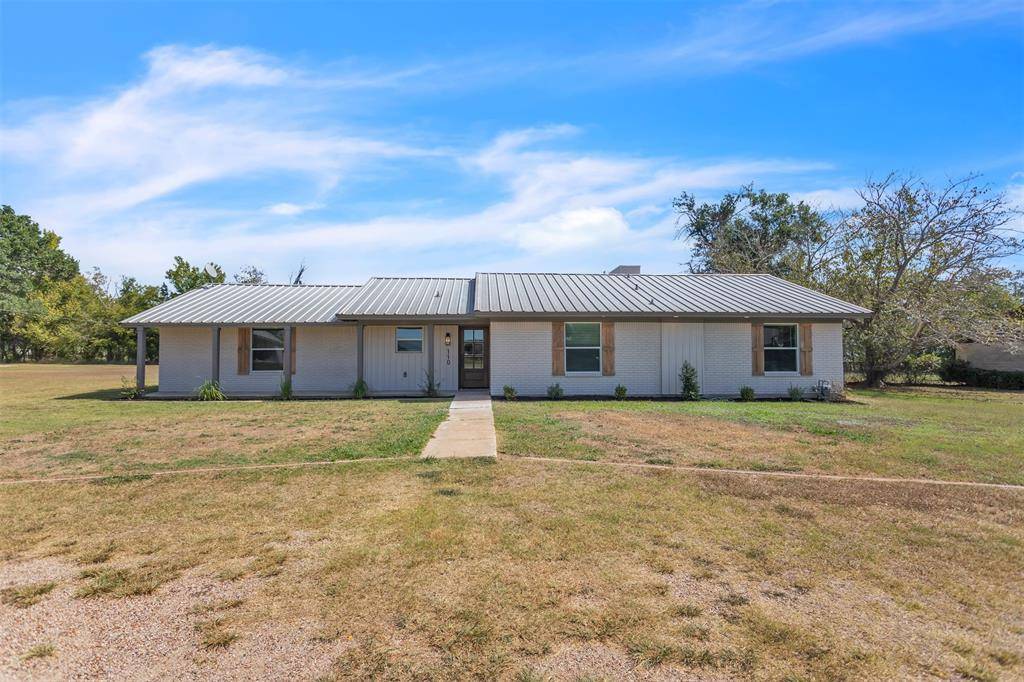 110 Twin Circle, Wortham, TX 76693