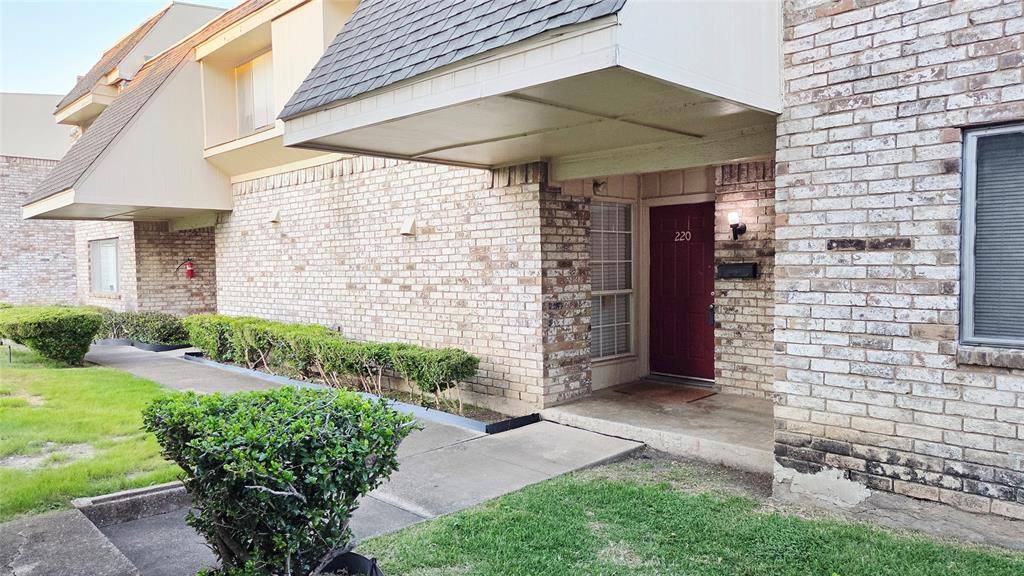 220 Village North Drive, Richardson, TX 75081