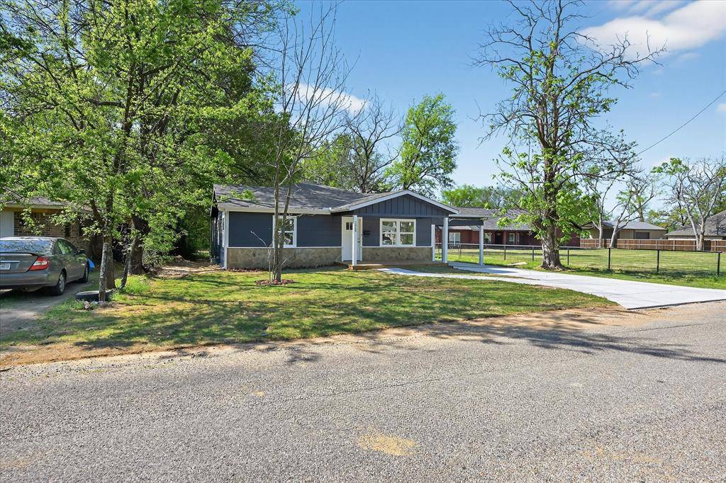 2009 W Sherman Street, Paris, TX 75460