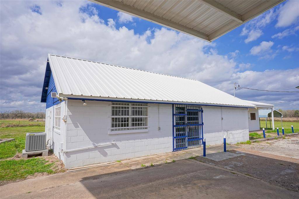 11833 Highway 90 N, Bedias, TX 77831