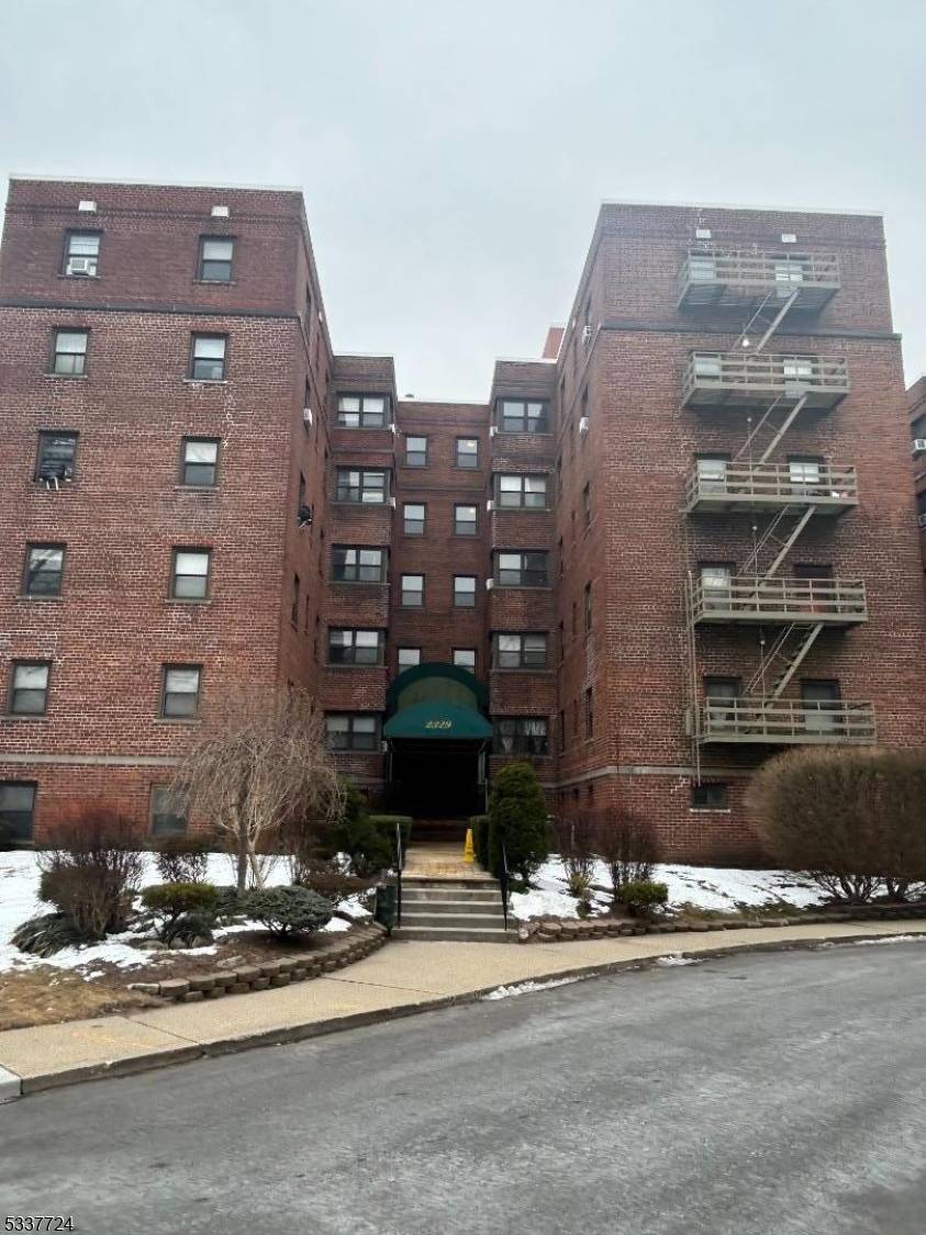 2329 Hudson Terrace #C13, Fort Lee Boro, NJ 07024
