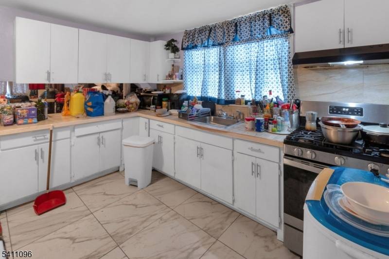 422 Schiller St, Elizabeth City, NJ 07206