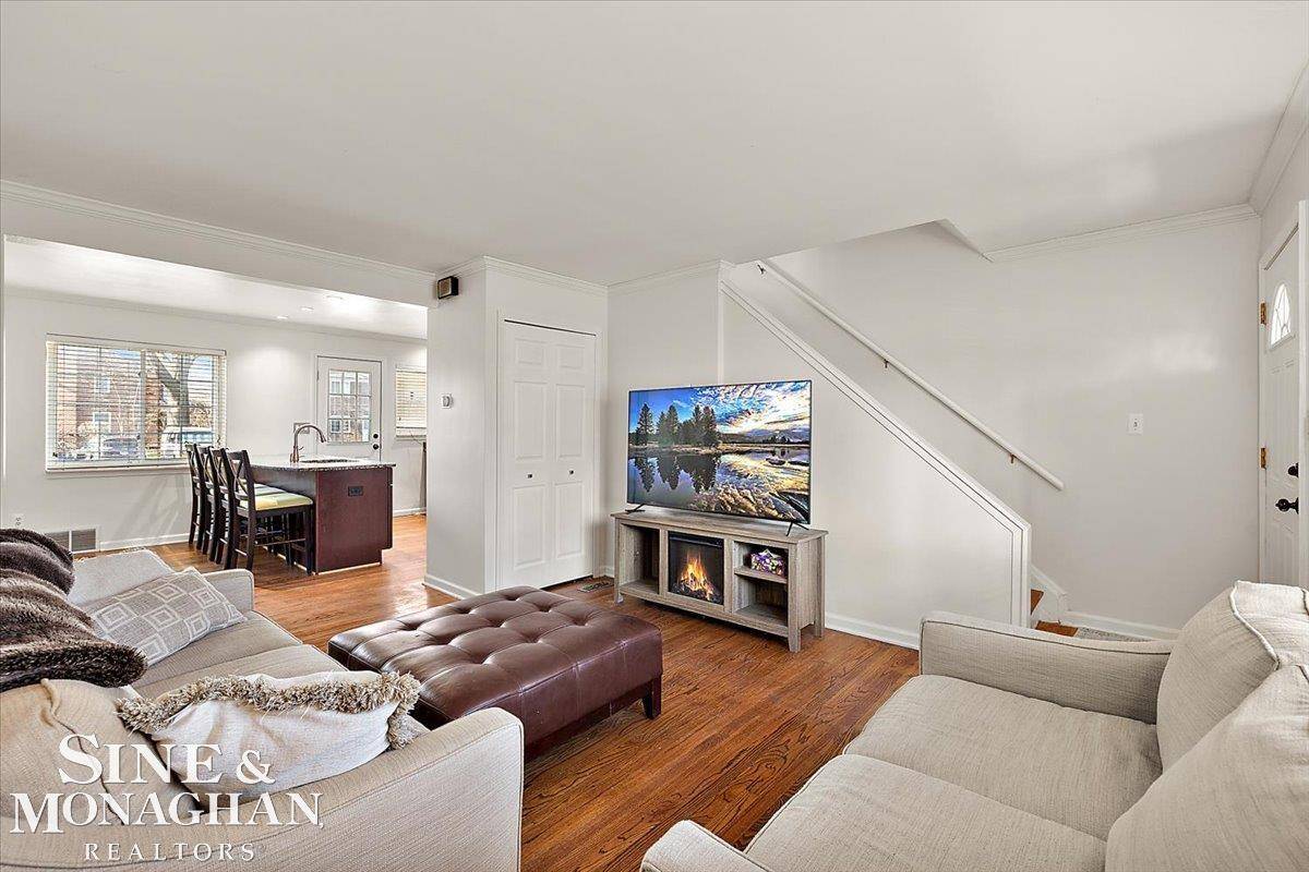 23011 Gary Lane RD, St Clair Shores, MI 48080