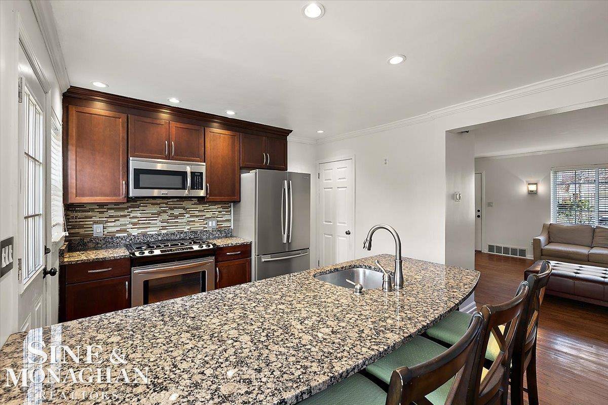 23011 Gary Lane RD, St Clair Shores, MI 48080