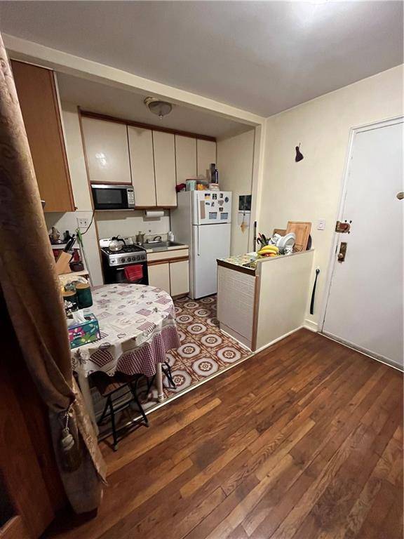 2727 Ocean Pkwy #F30, New York, NY 11235