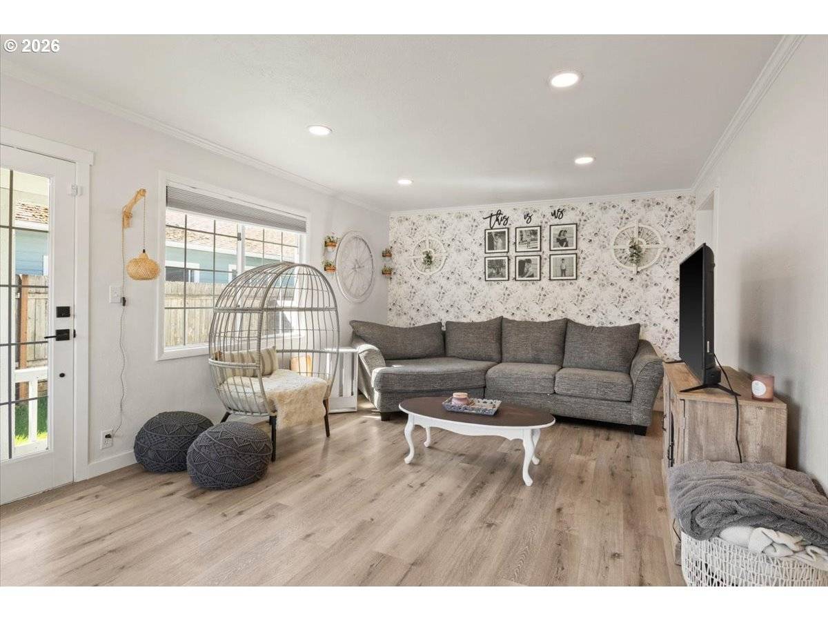 1039 N 4TH AVE, Stayton, OR 97383