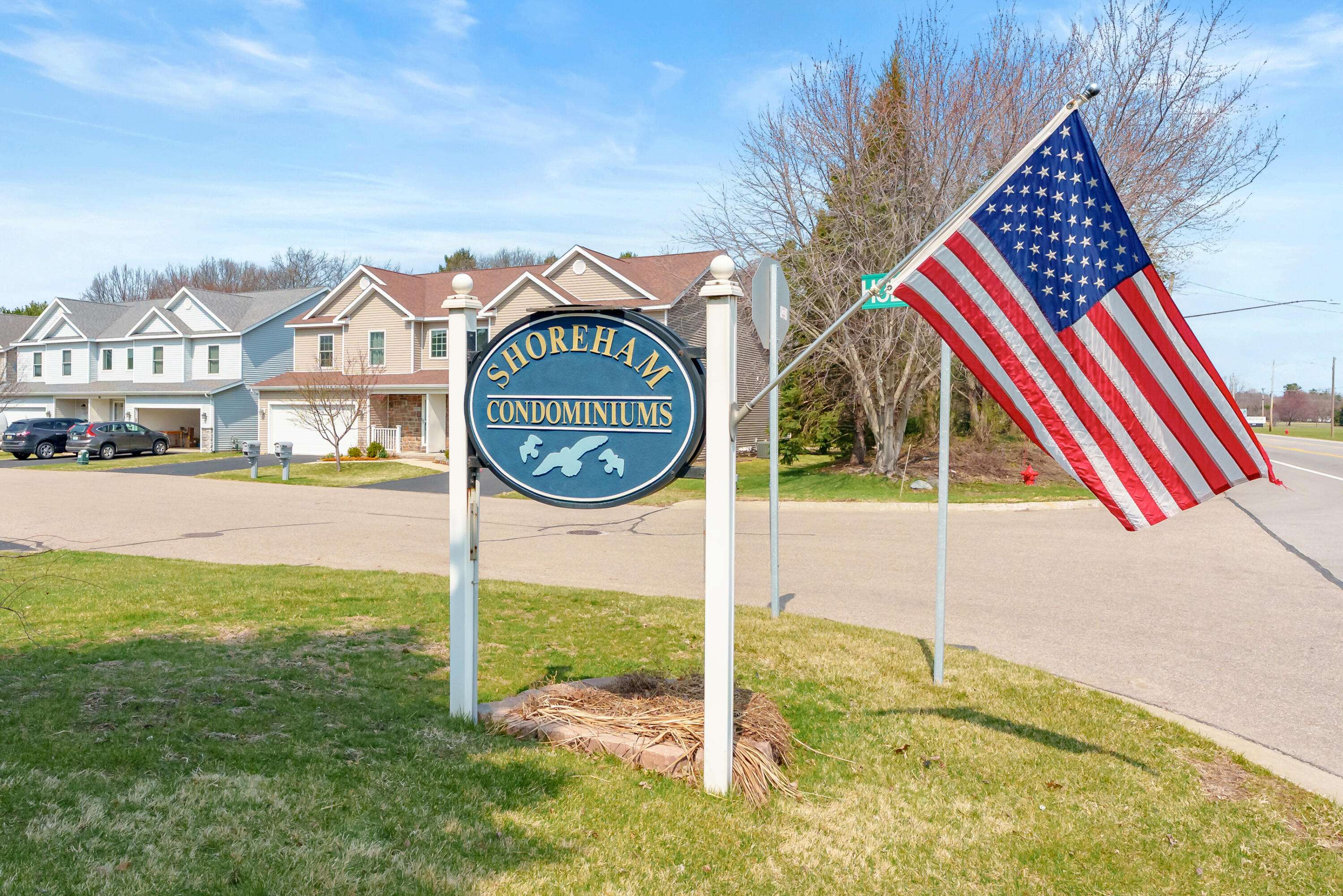 2547 Holiday House RD, Shoreham Vllg, MI 49085