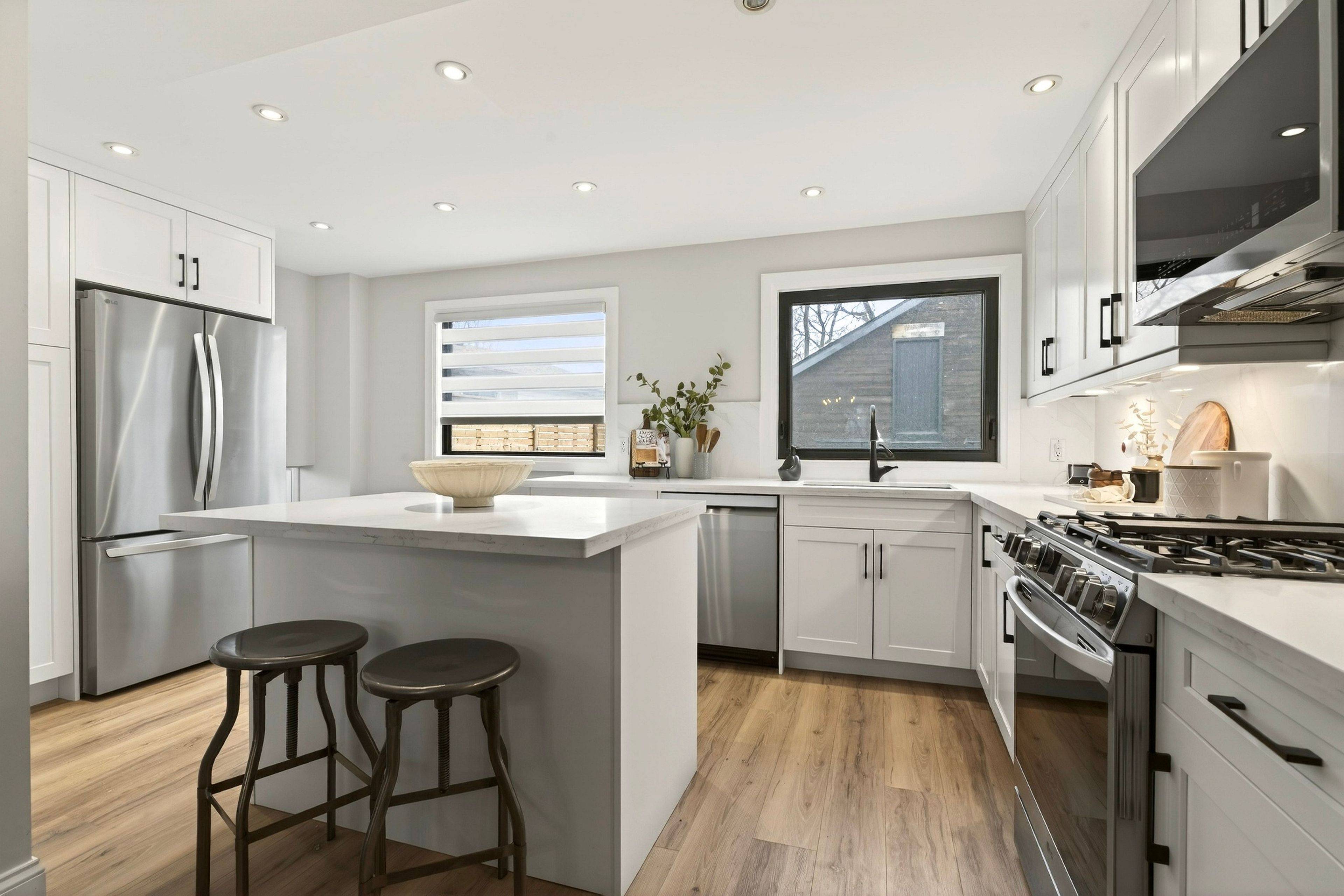 381 Elizabeth ST, Grimsby, ON L3M 3K6