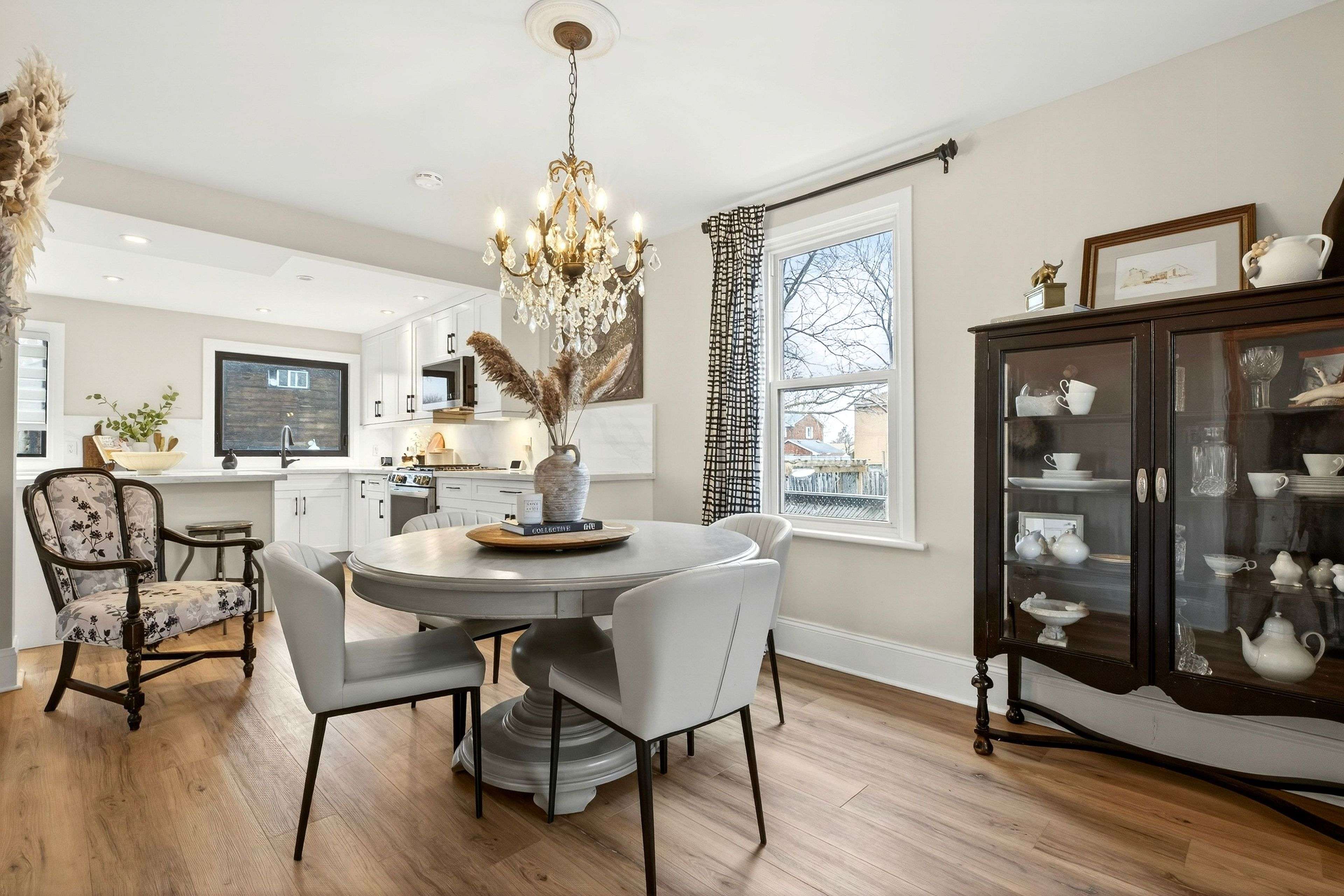 381 Elizabeth ST, Grimsby, ON L3M 3K6