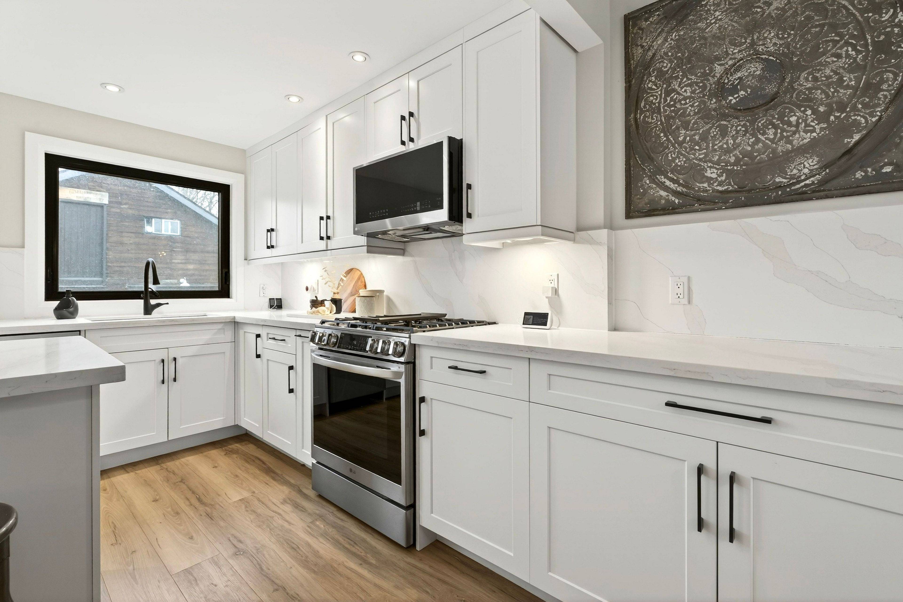 381 Elizabeth ST, Grimsby, ON L3M 3K6