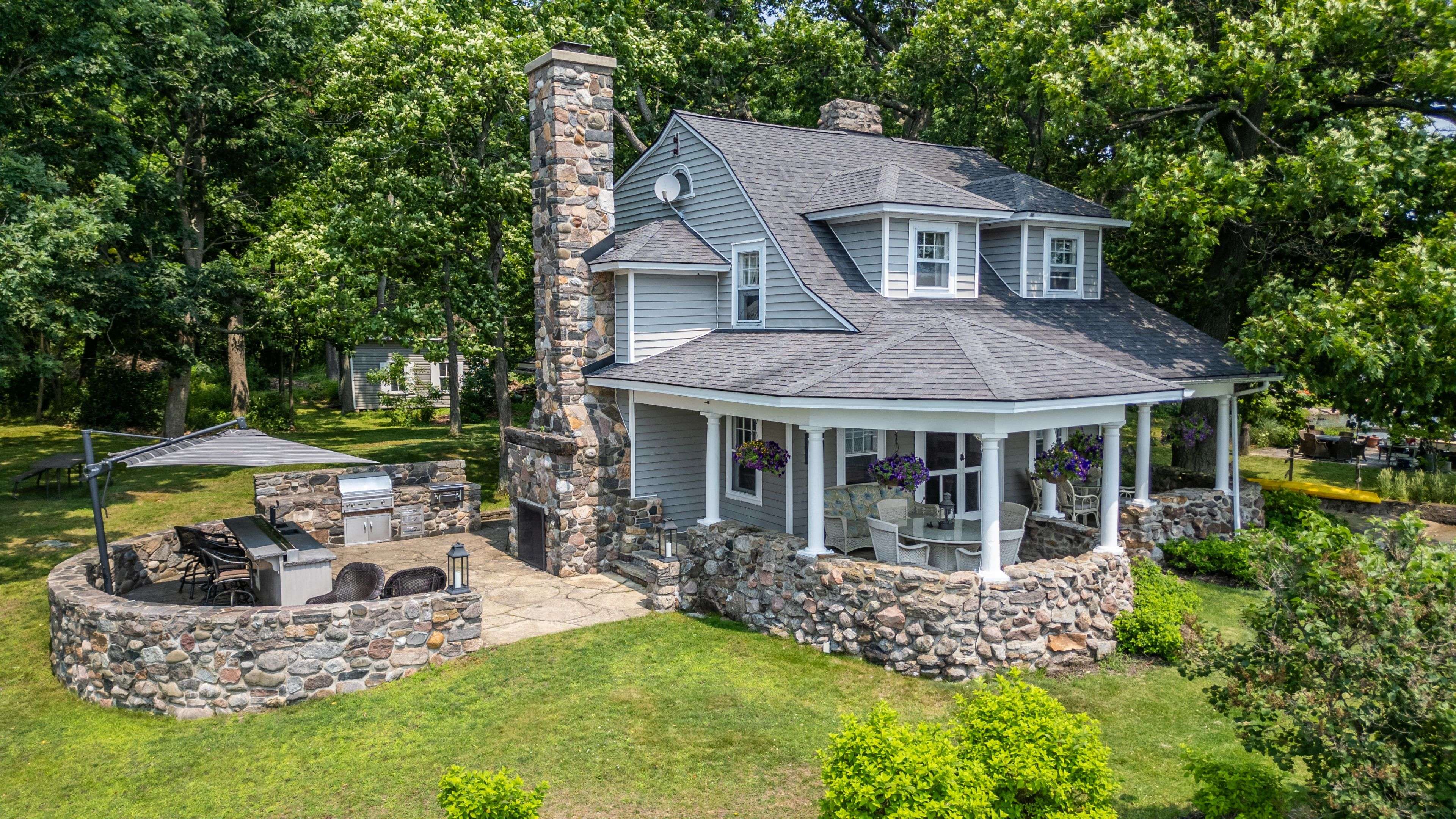 121 Tremont Park IS, Frontenac Islands, ON K7G 3C9