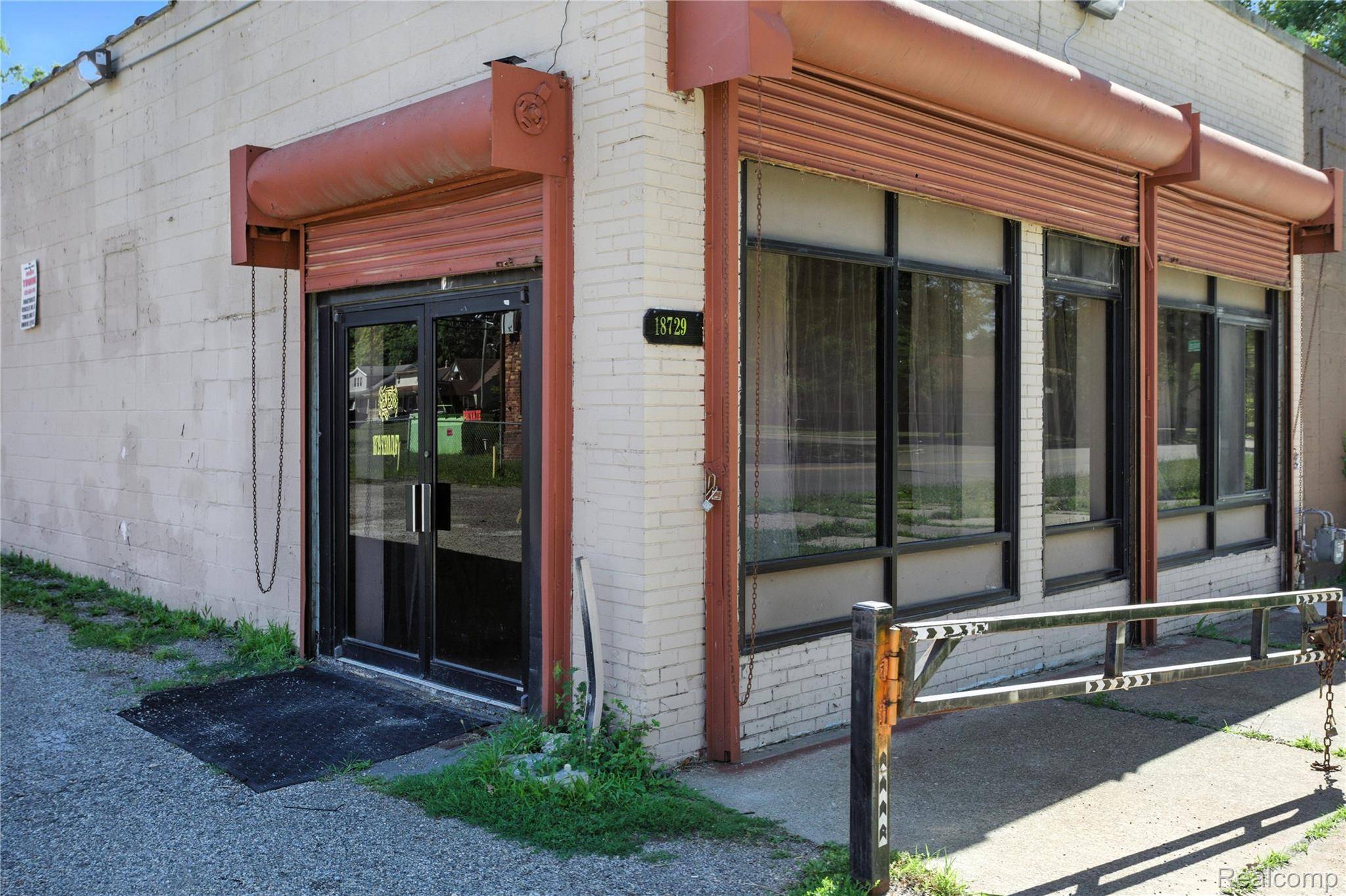 18729 Schoolcraft, Detroit, MI 48223