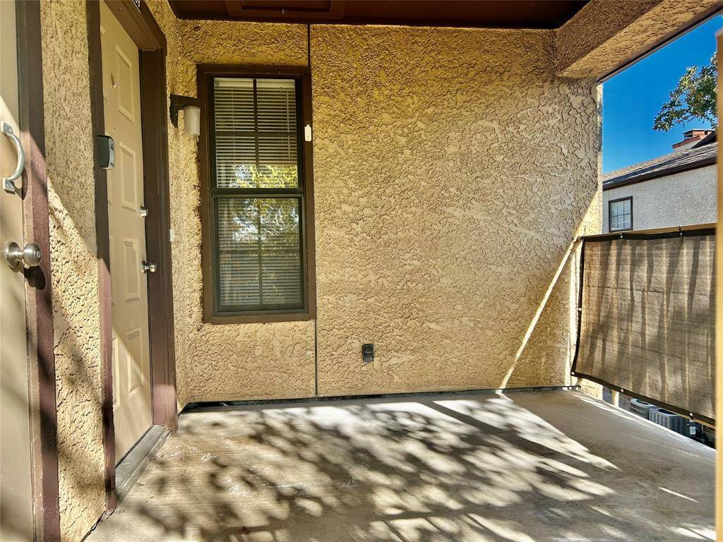 409 Crest Line Drive, Arlington, TX 76012