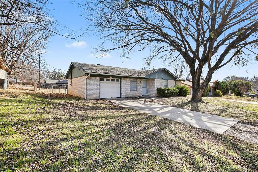 229 Mountain View Drive, Azle, TX 76020