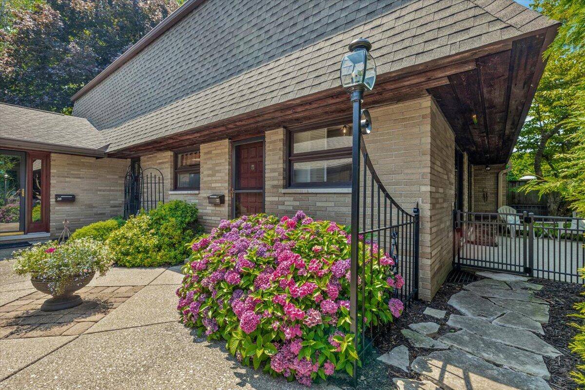 2727 S Lakeshore DR #G27, Shoreham Vllg, MI 49085