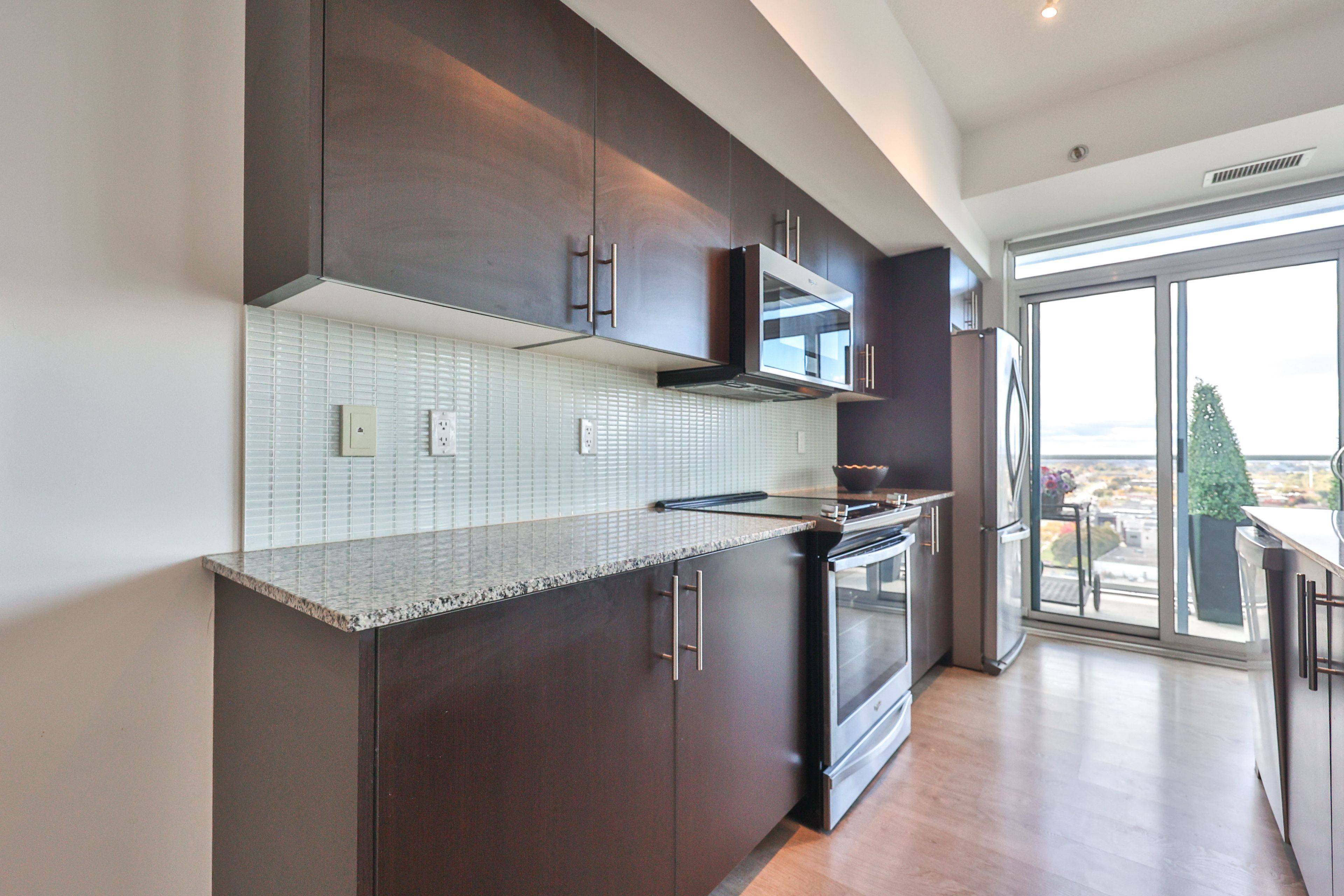 55 SPEERS RD #1709, Oakville, ON L6K 0H9