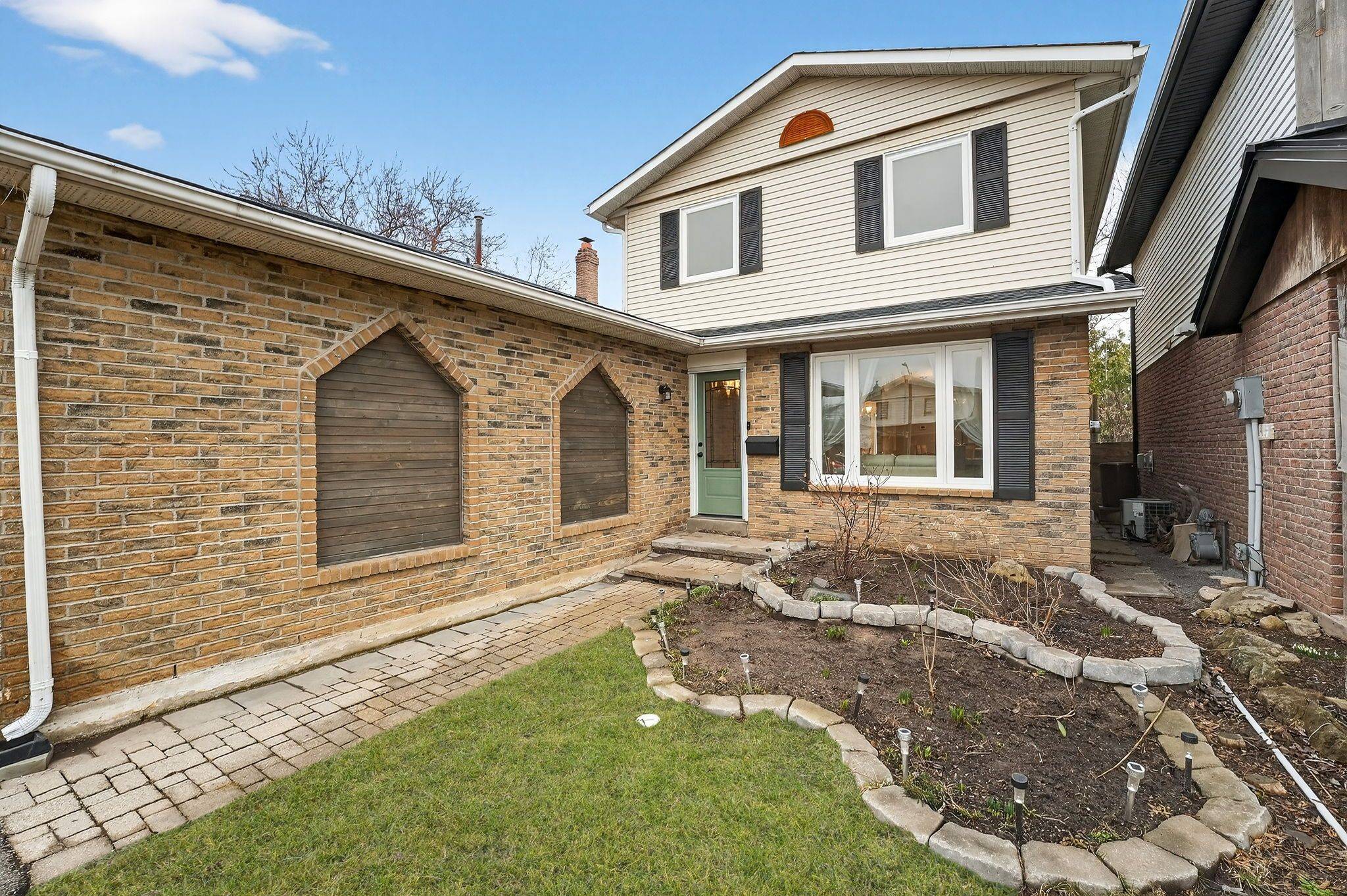 2451 Malcolm CRES, Burlington, ON L7P 3Y7