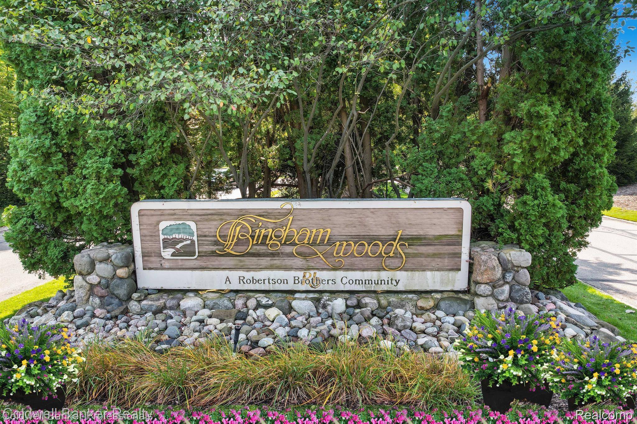 23715 Overlook CIR, Bingham Farms Village, MI 48025