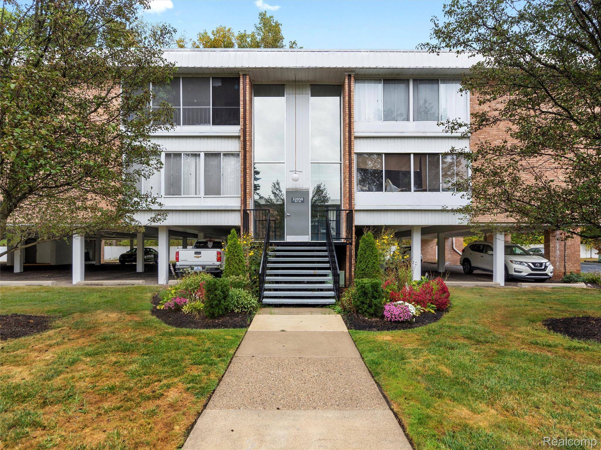 32050 Grand River AVE #58, Farmington, MI 48336