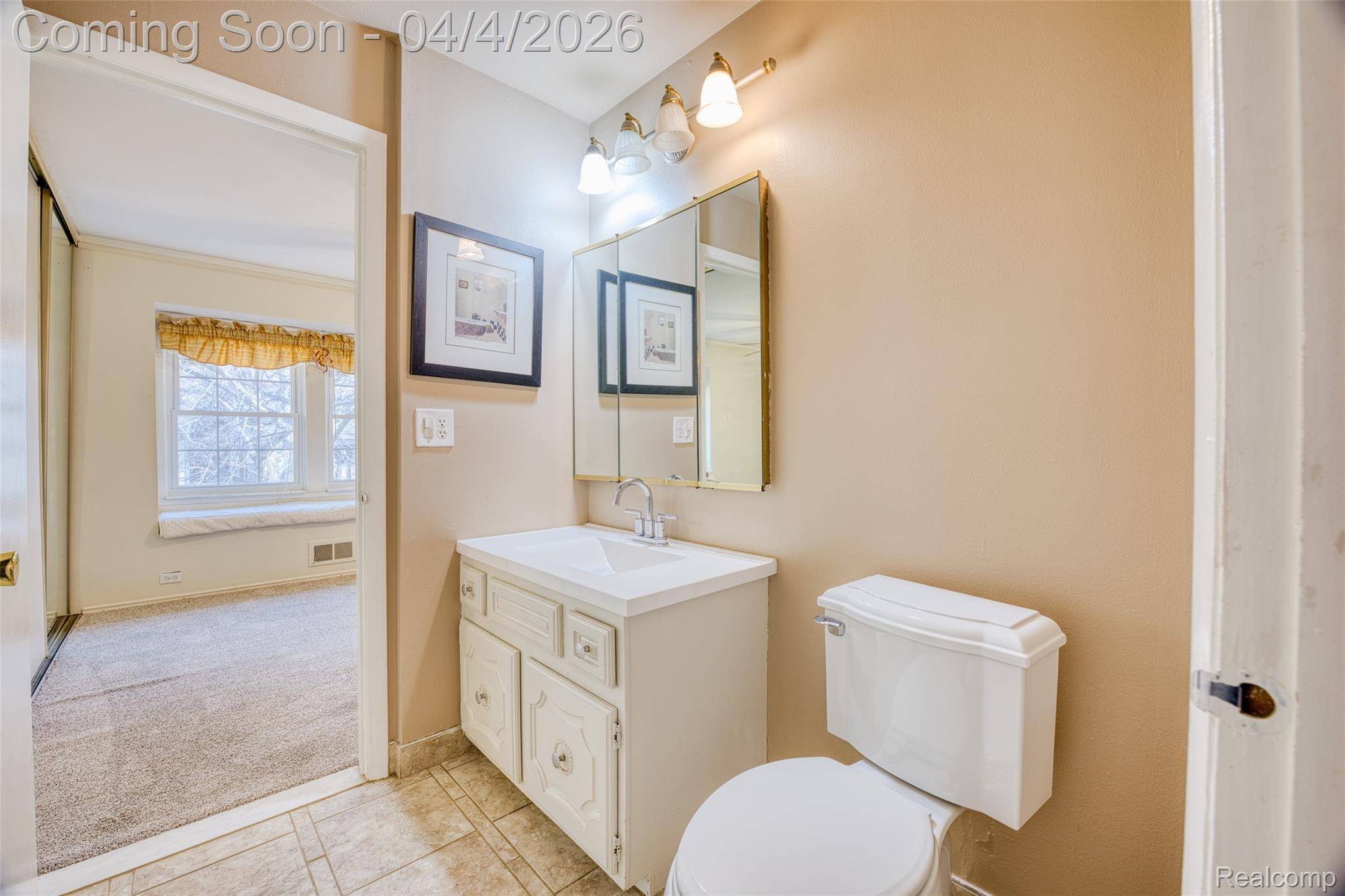 25178 Maplebrooke DR, Southfield, MI 48033