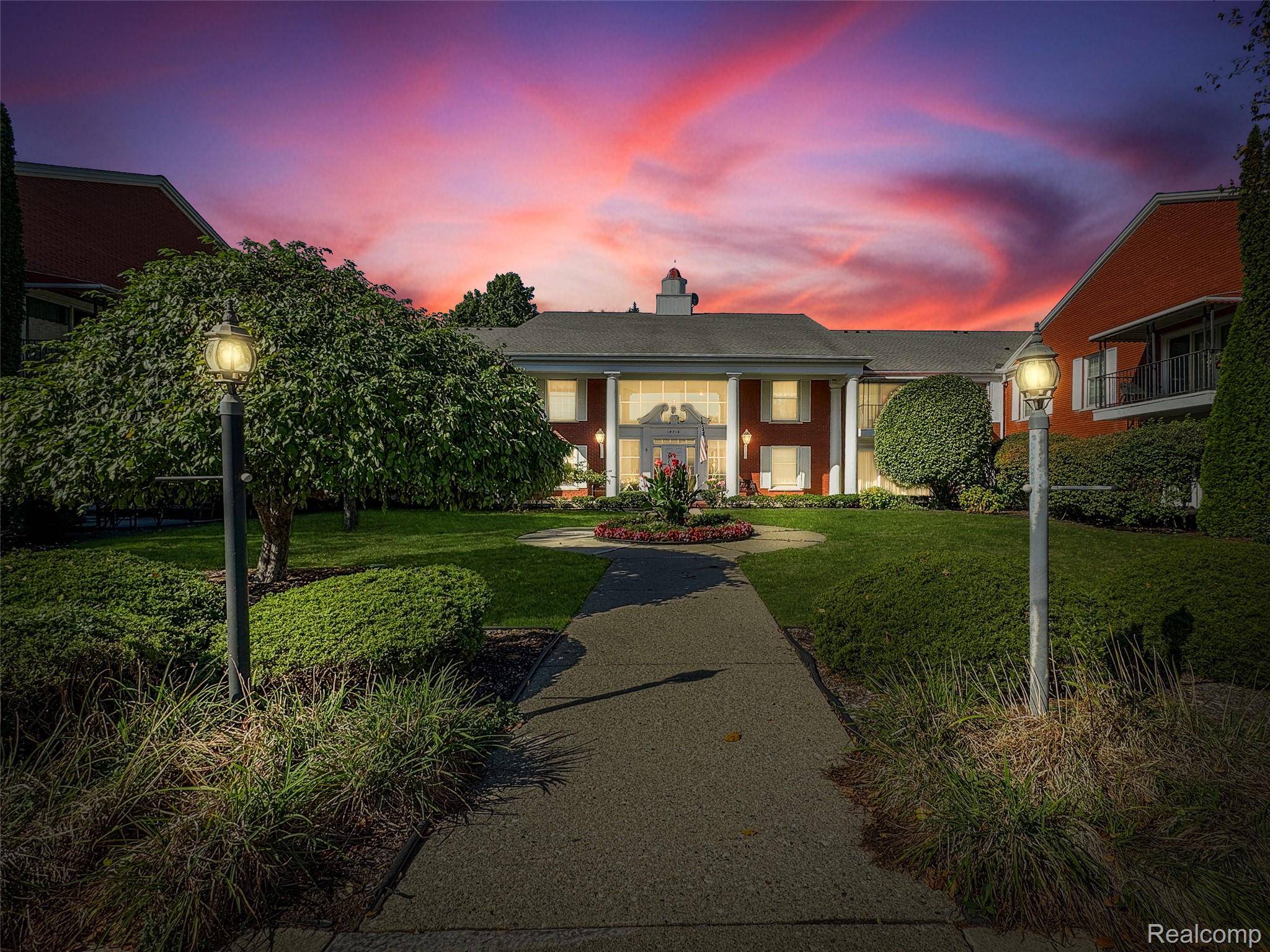 19710 W 13 Mile RD #108, Beverly Hills Village, MI 48025