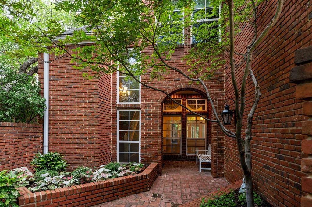 7 Queensview Court, Dallas, TX 75225