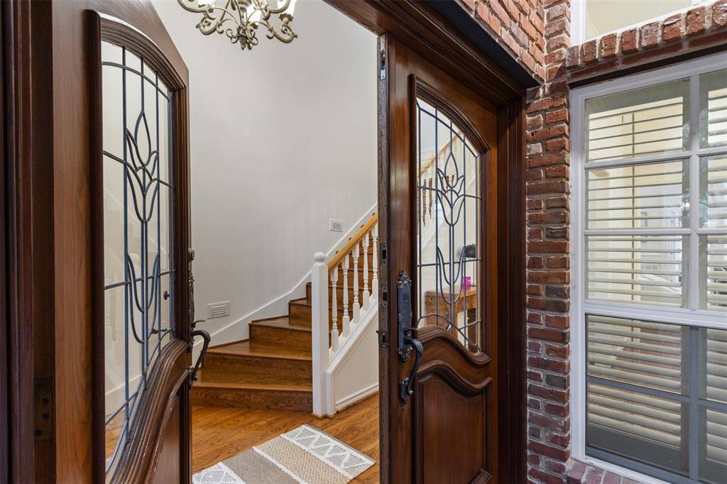 7 Queensview Court, Dallas, TX 75225