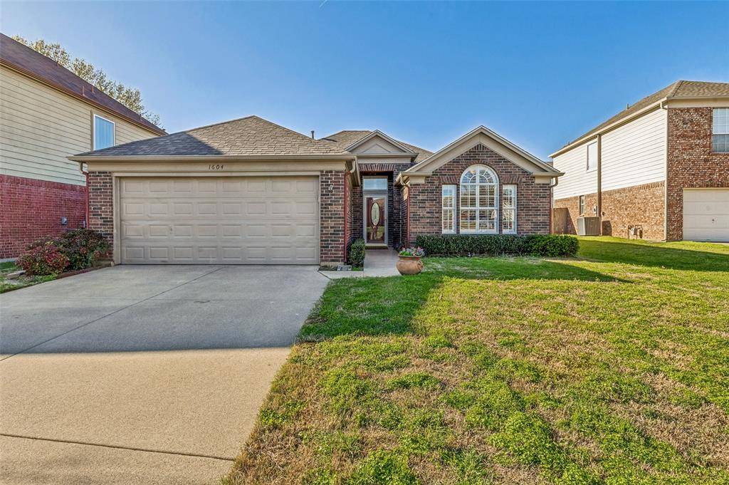 1604 Park Chase Avenue, Arlington, TX 76011