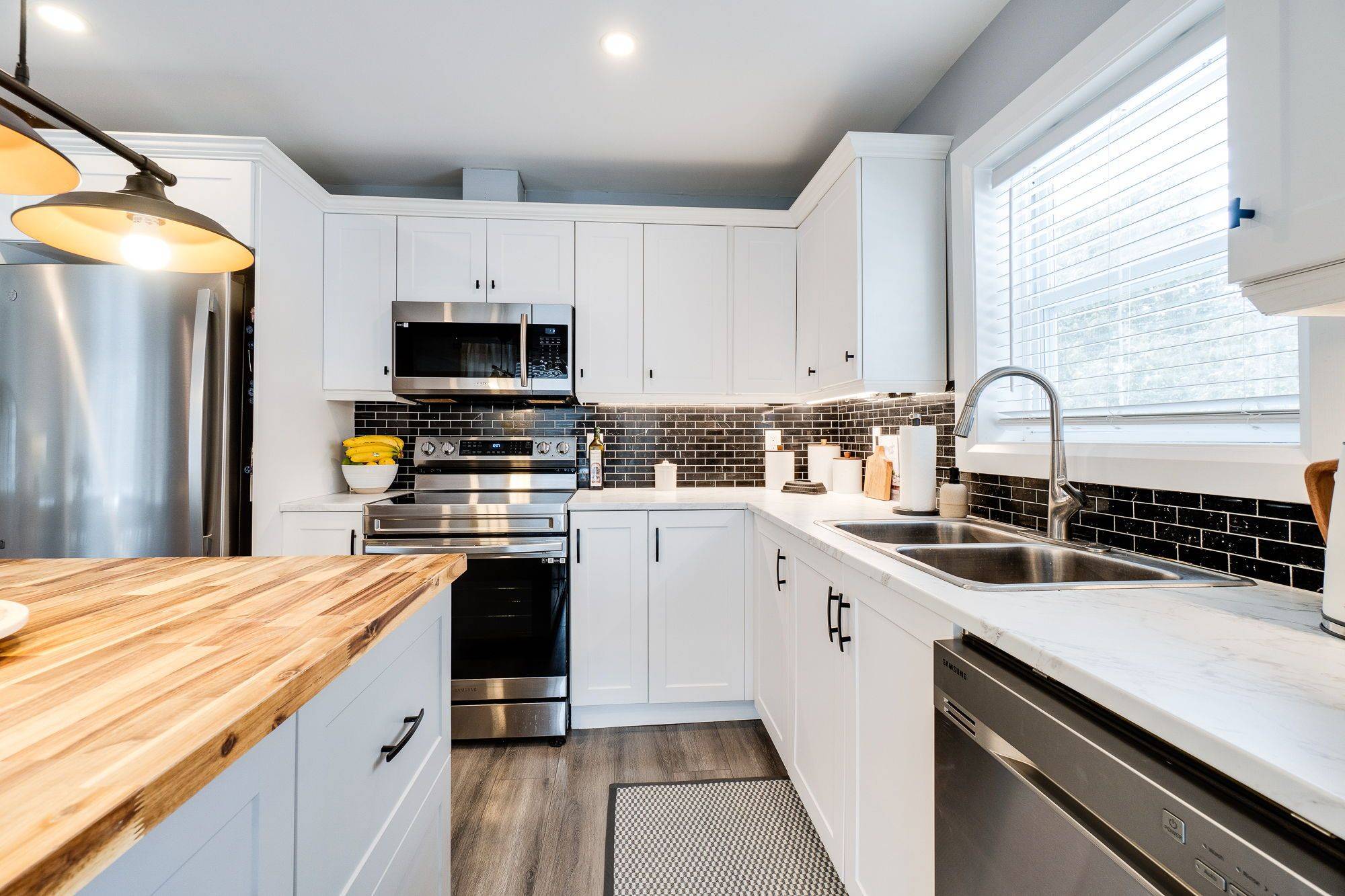 54 Blue Jay BLVD, Georgina, ON L0E 1N0