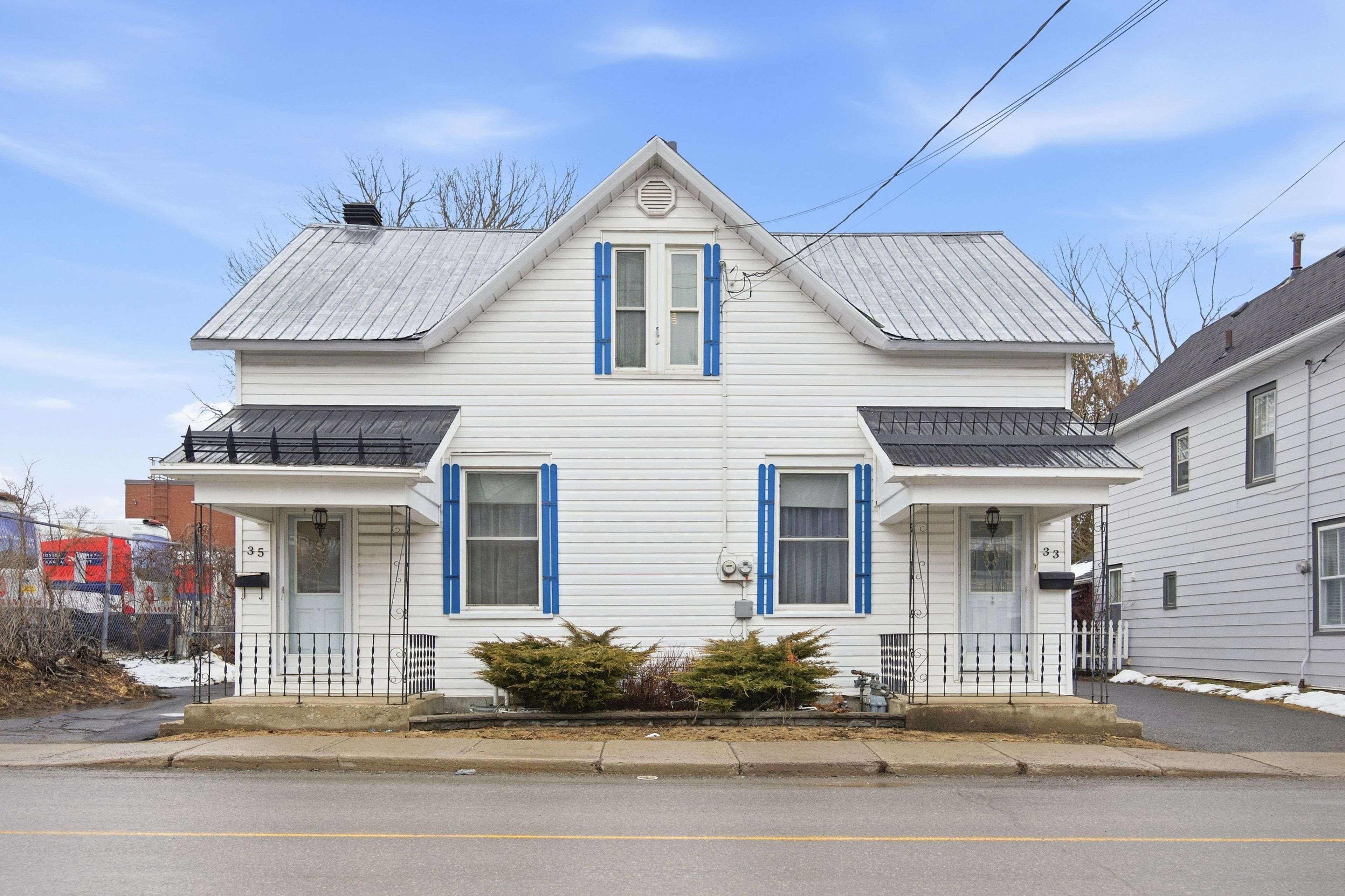 33-35 Victoria ST, Carleton Place, ON K7C 2W2