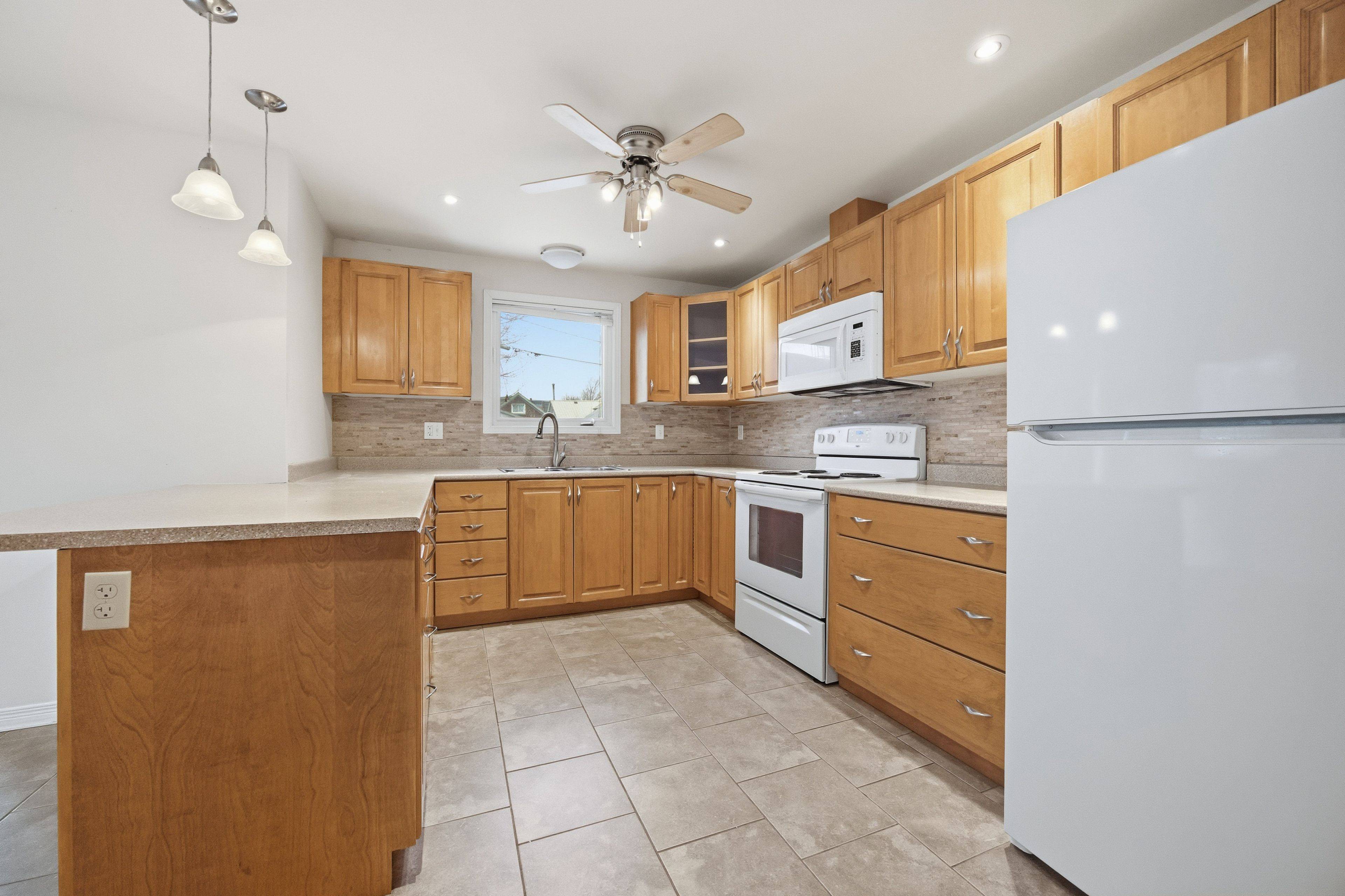 33-35 Victoria ST, Carleton Place, ON K7C 2W2