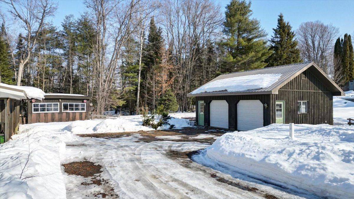 9 Quarry RD, Bancroft, ON K0L 1C0