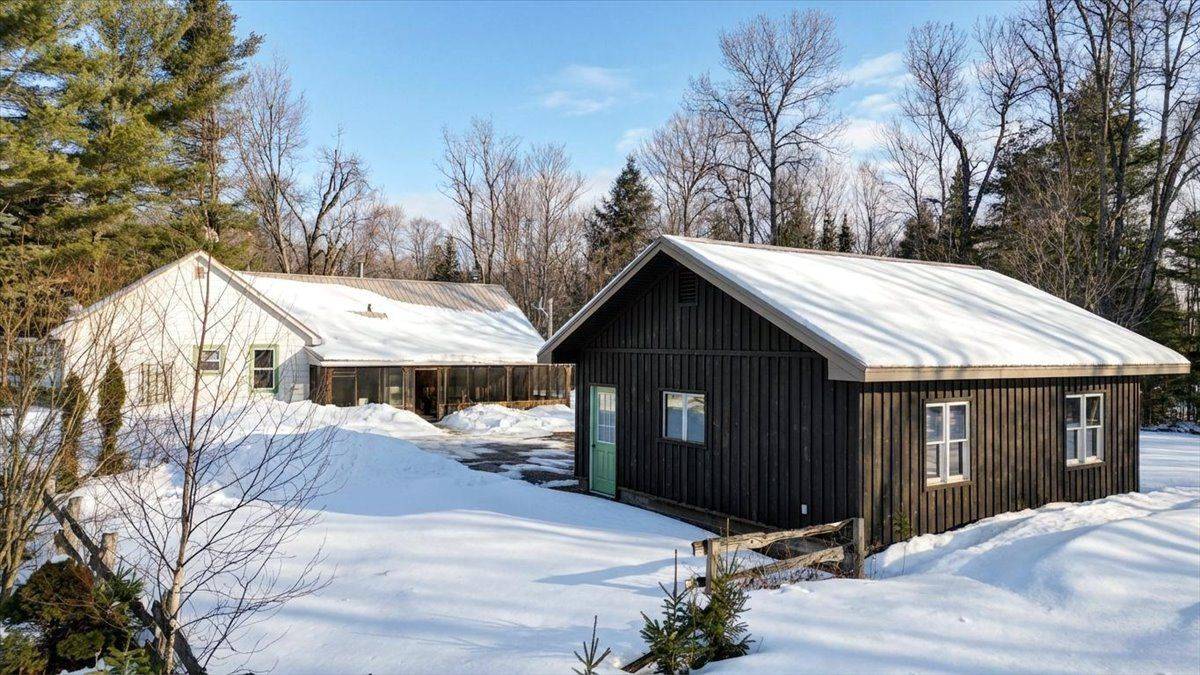 9 Quarry RD, Bancroft, ON K0L 1C0