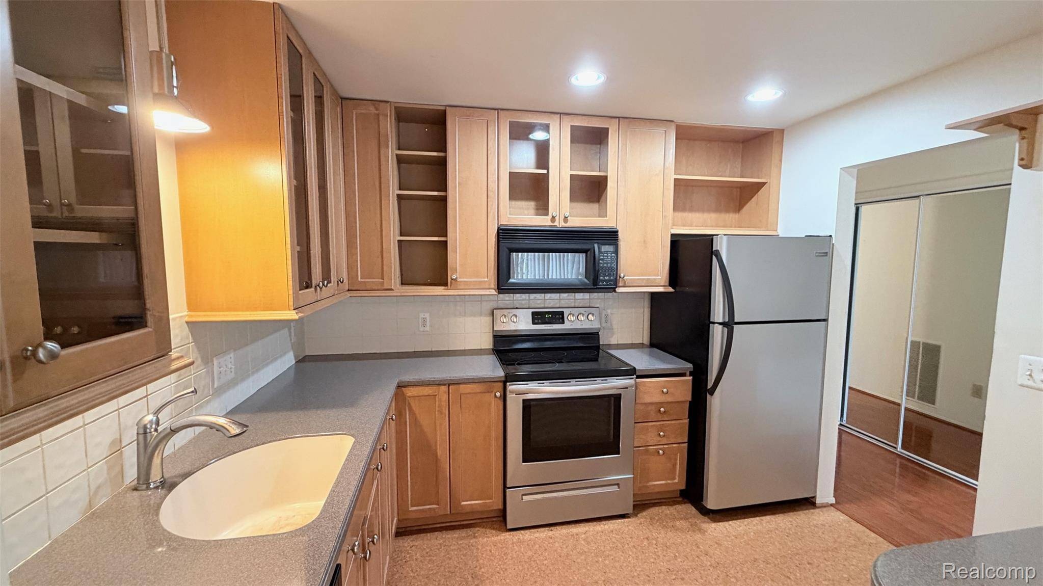 24219 Evergreen RD #39, Southfield, MI 48075