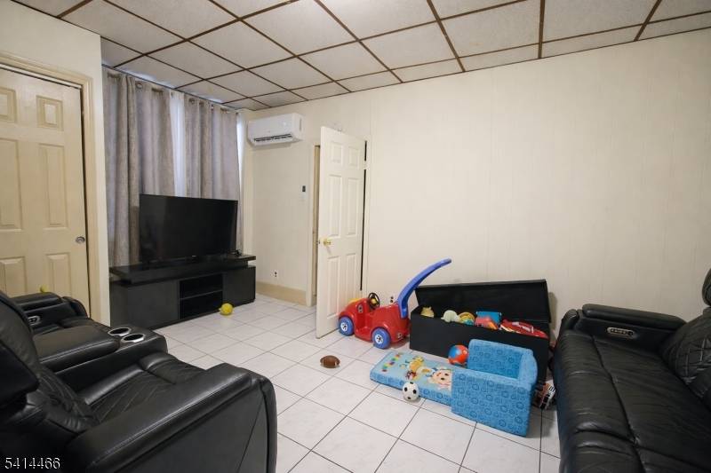 802 3Rd Ave, Elizabeth City, NJ 07202