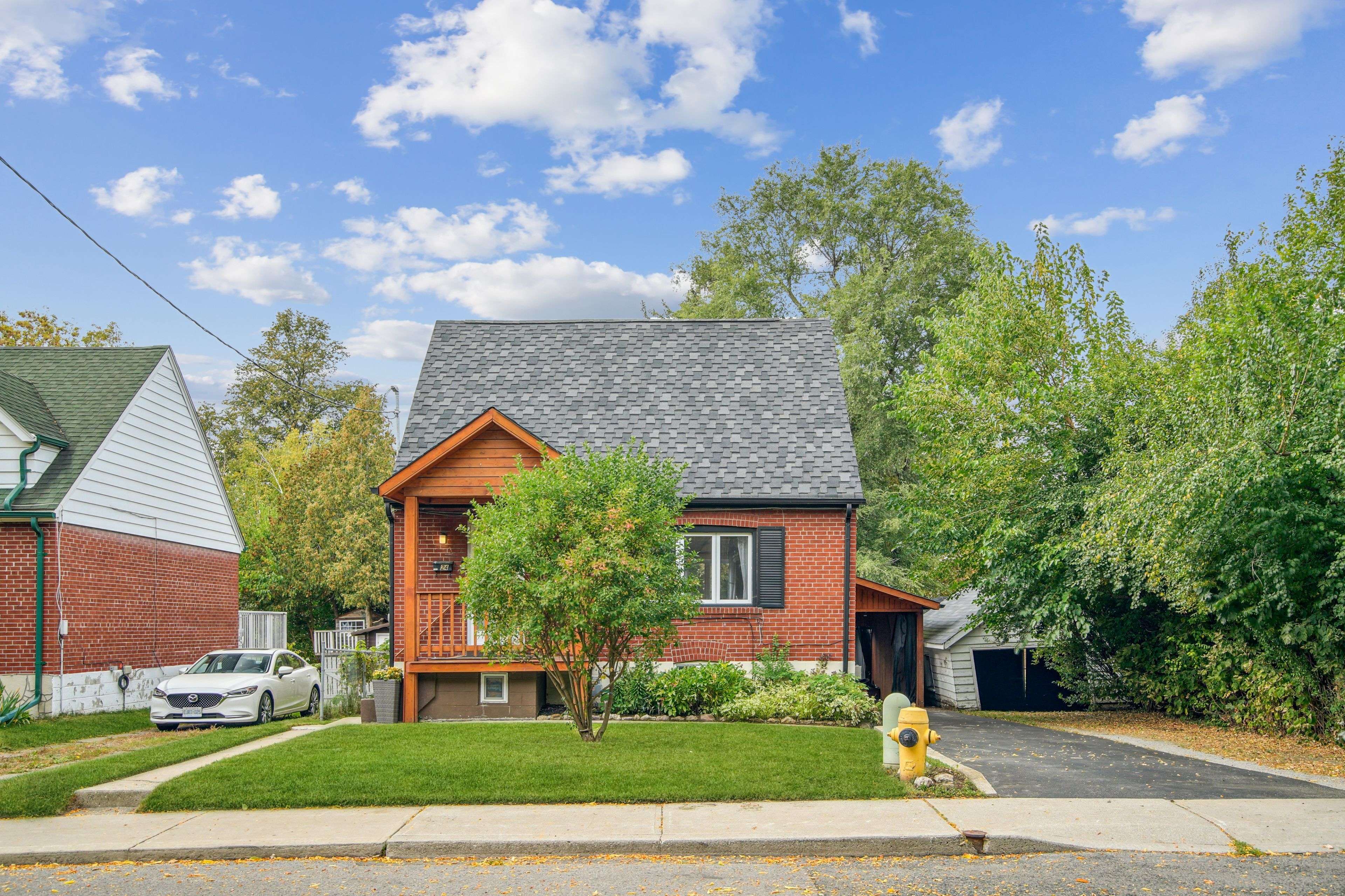 24 Glenburn AVE #Upper, Toronto E03, ON M4B 2X2