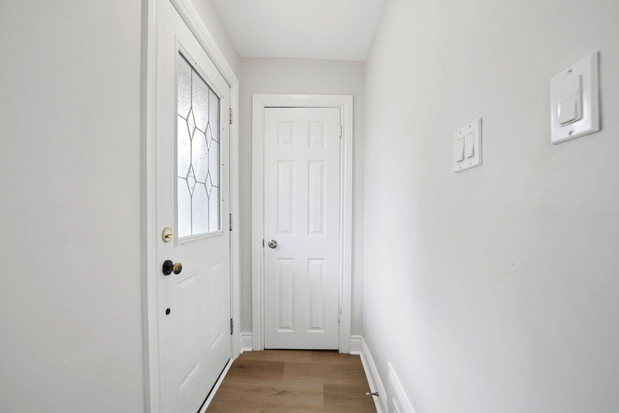 24 Glenburn AVE #Upper, Toronto E03, ON M4B 2X2