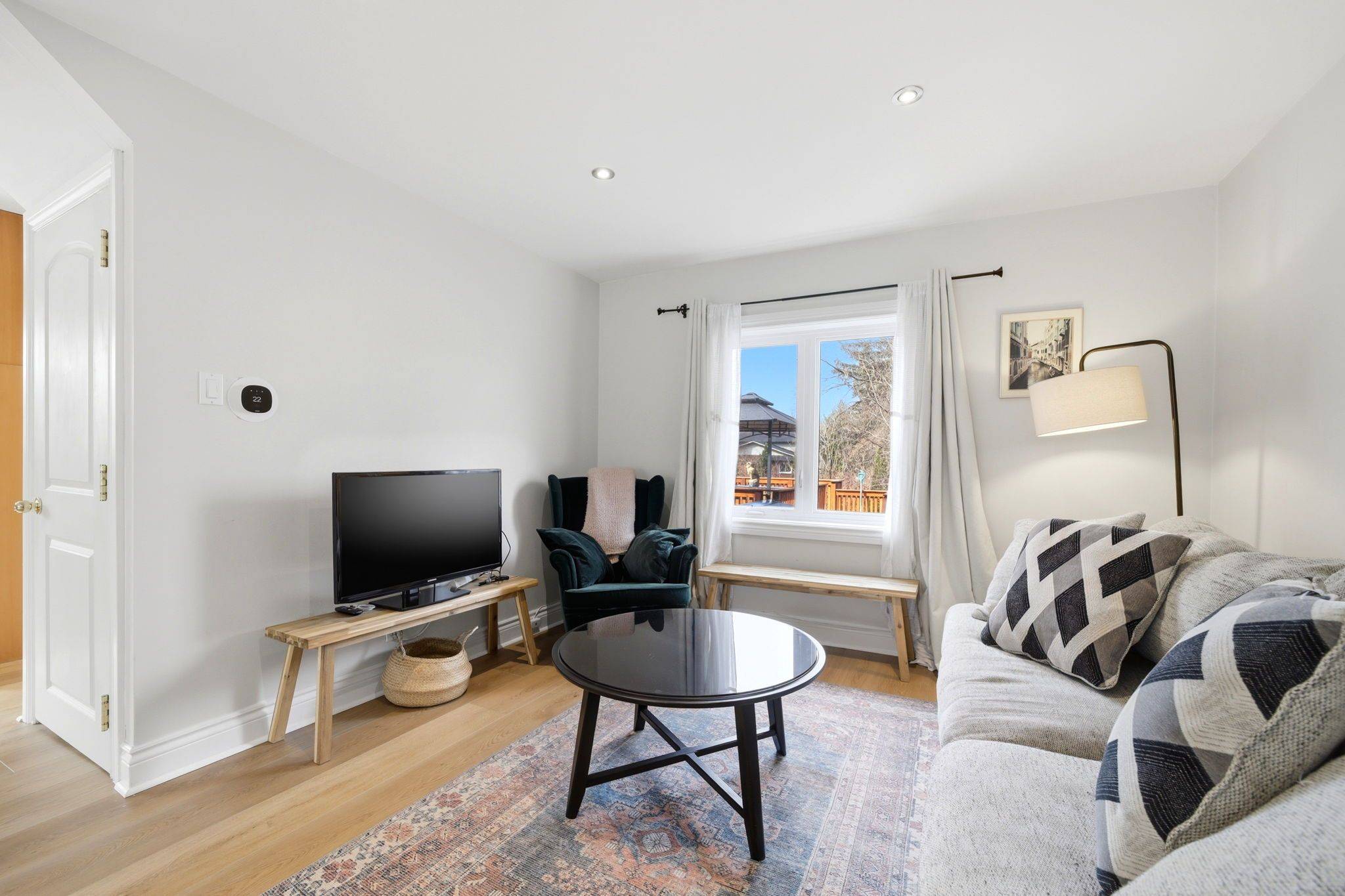 24 Glenburn AVE #Upper, Toronto E03, ON M4B 2X2