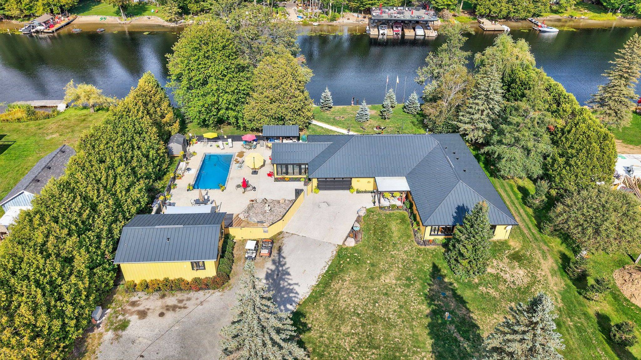 1082 Beaumont Farm RD, Bracebridge, ON P1L 1X2