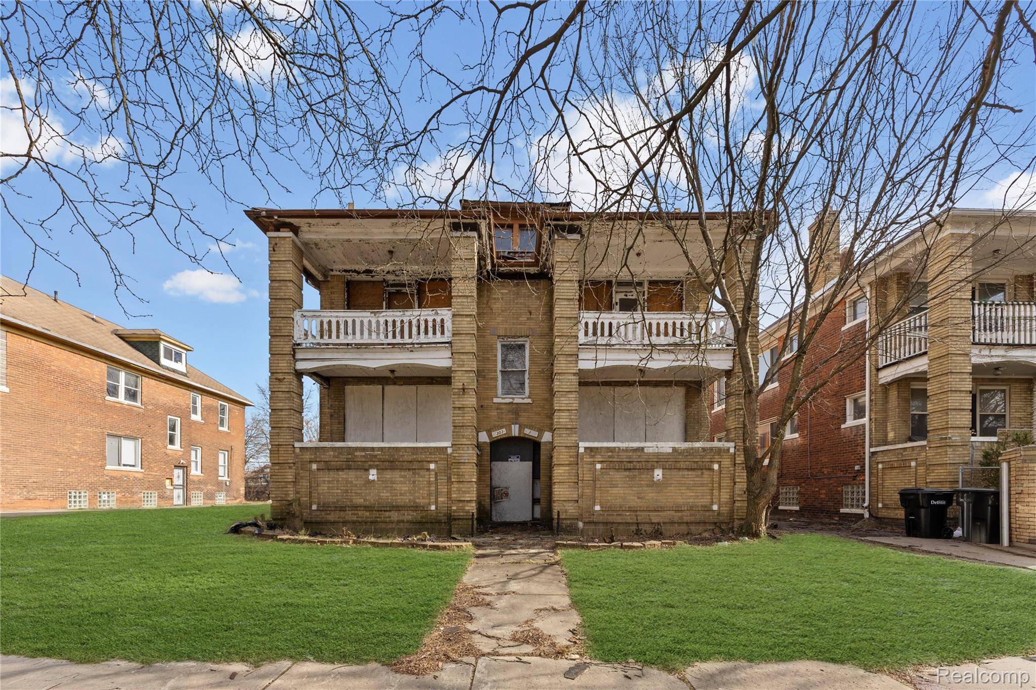 2303 W Grand ST, Detroit, MI 48238