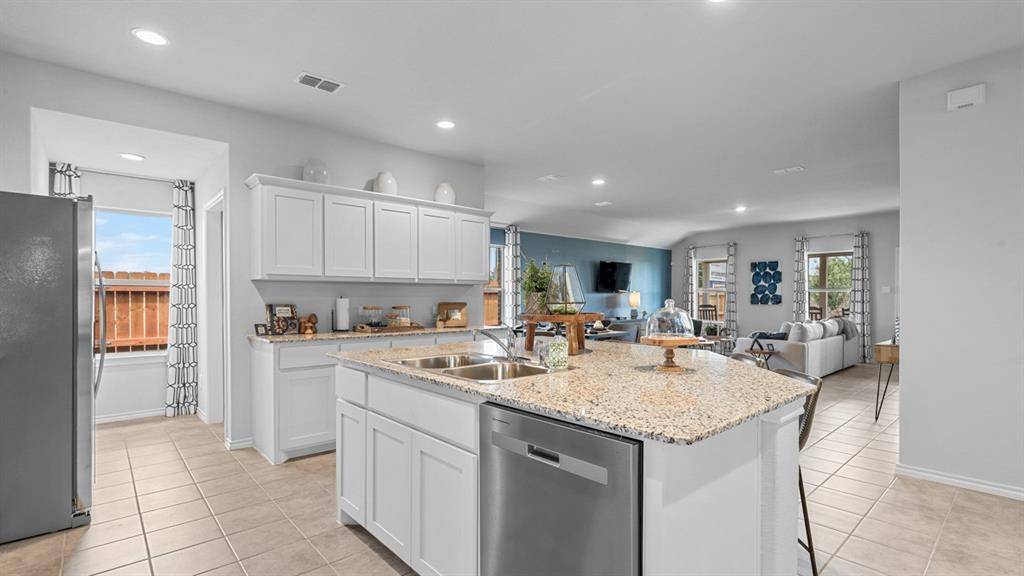 1004 CHERRY COVE Drive, Fort Worth, TX 76131