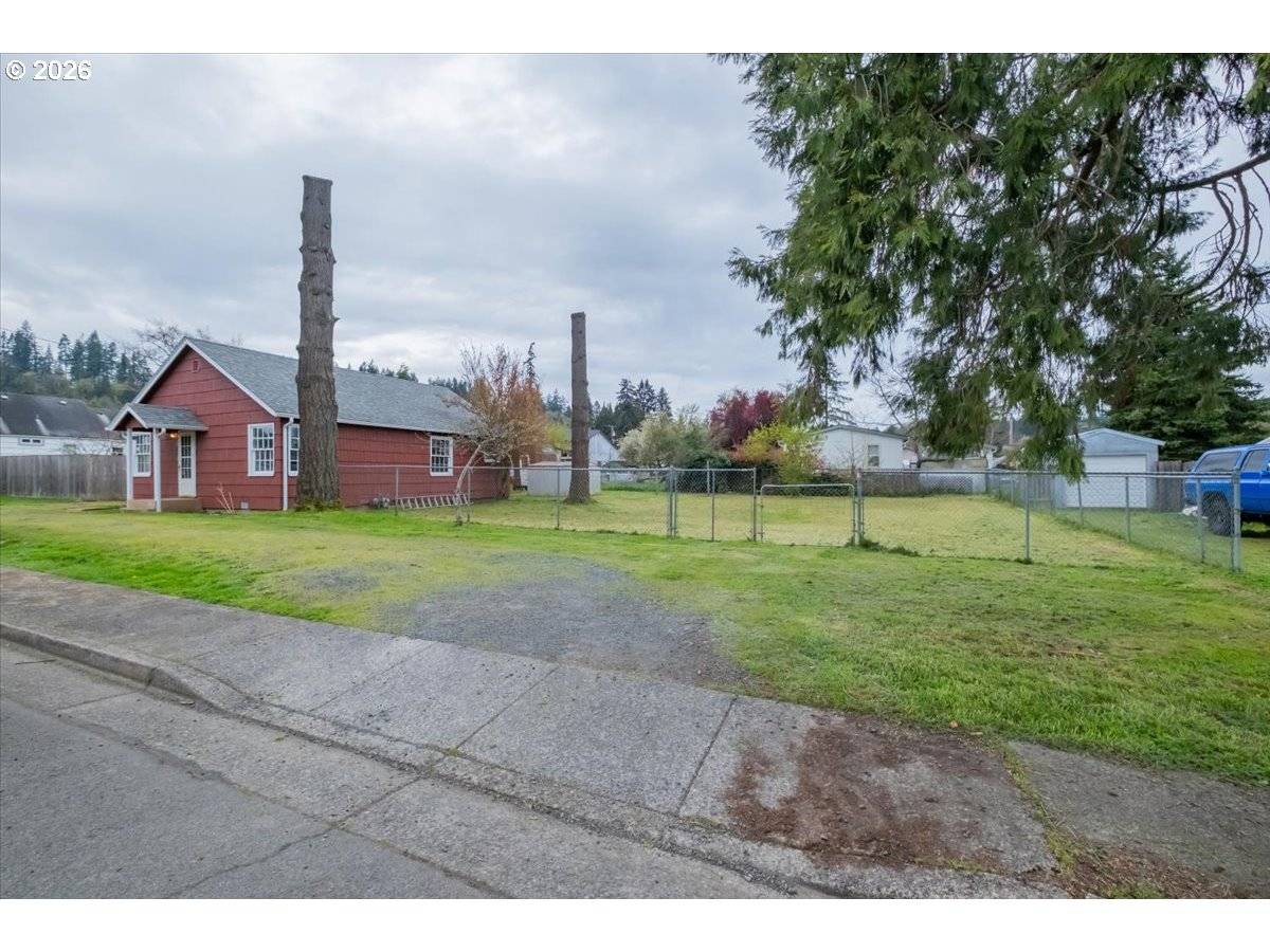 1132 2ND AVE, Sweet Home, OR 97386