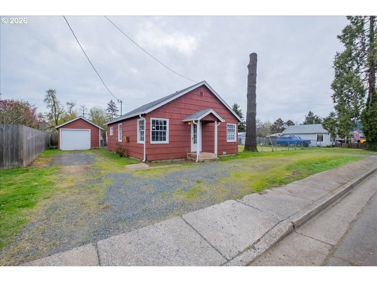 1132 2ND AVE, Sweet Home, OR 97386