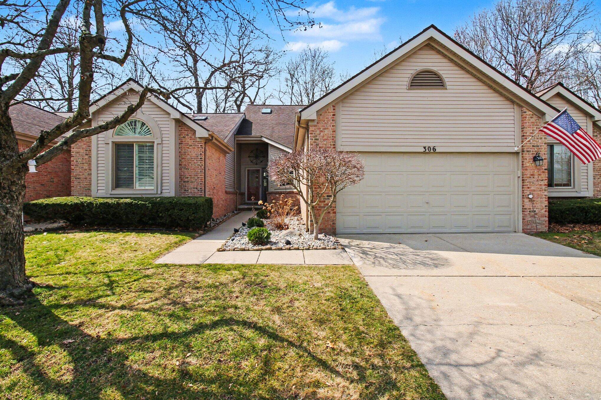 306 Pineknoll CT, Brighton City, MI 48116