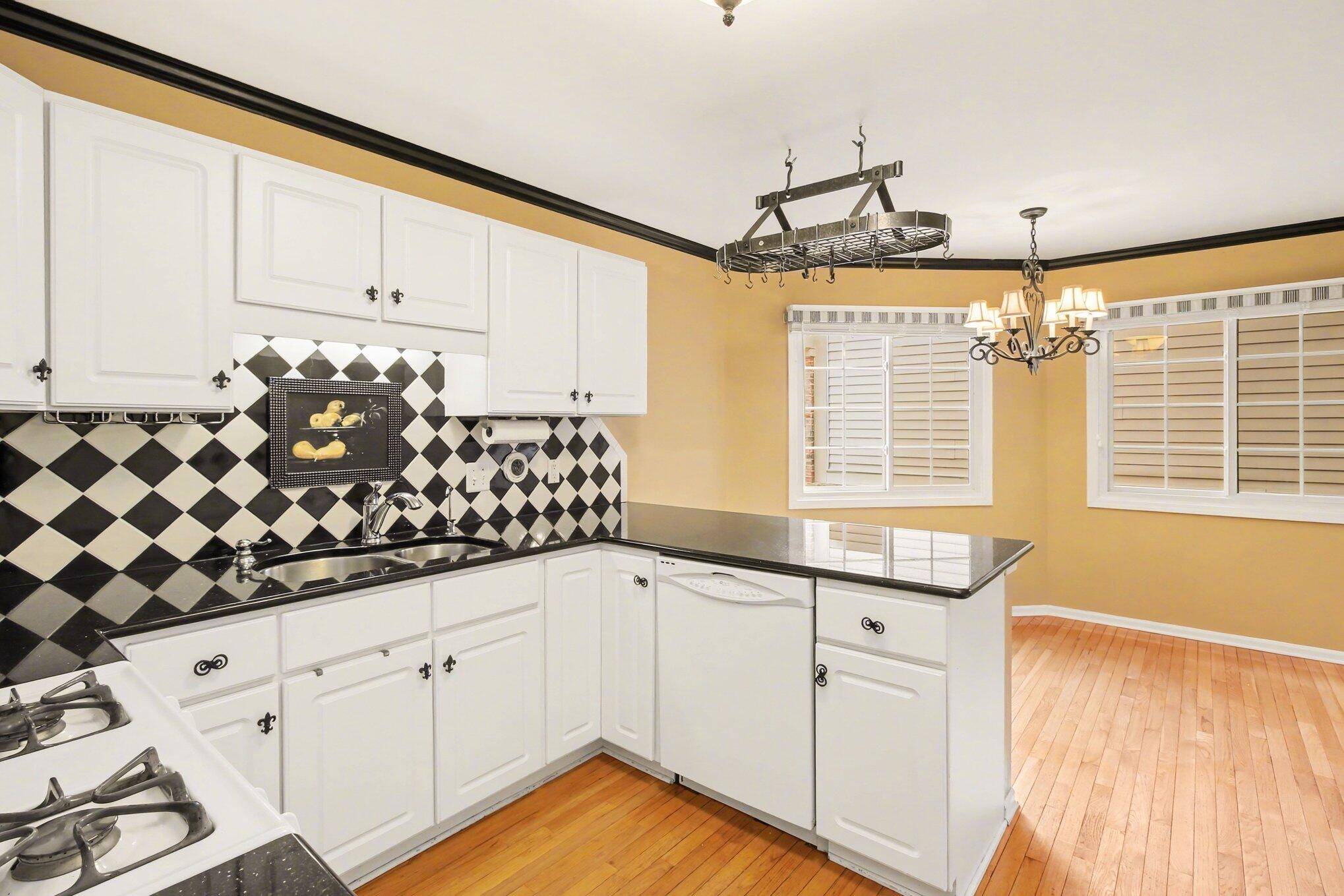 306 Pineknoll CT, Brighton City, MI 48116